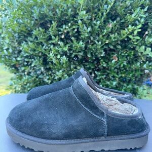 UGG Women’s Classic Slipper Size 12